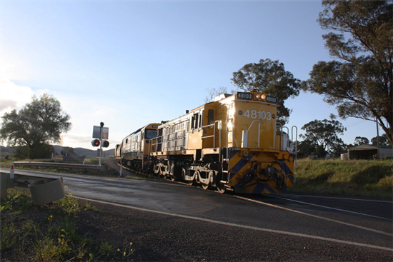 MANILDRA-RAIL-LEVEL-CROSSING-1-TRAIN.png