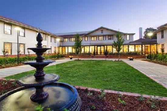 HOTEL-KURRAJONG-5-COURTYARD-2